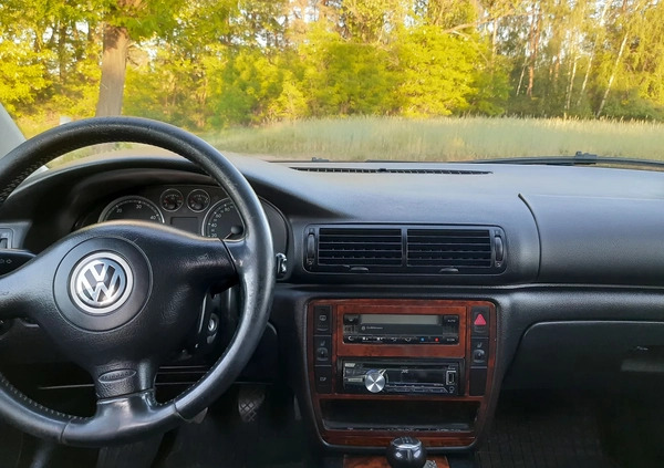 Volkswagen Passat cena 6800 przebieg: 362000, rok produkcji 2002 z Sieradz małe 254